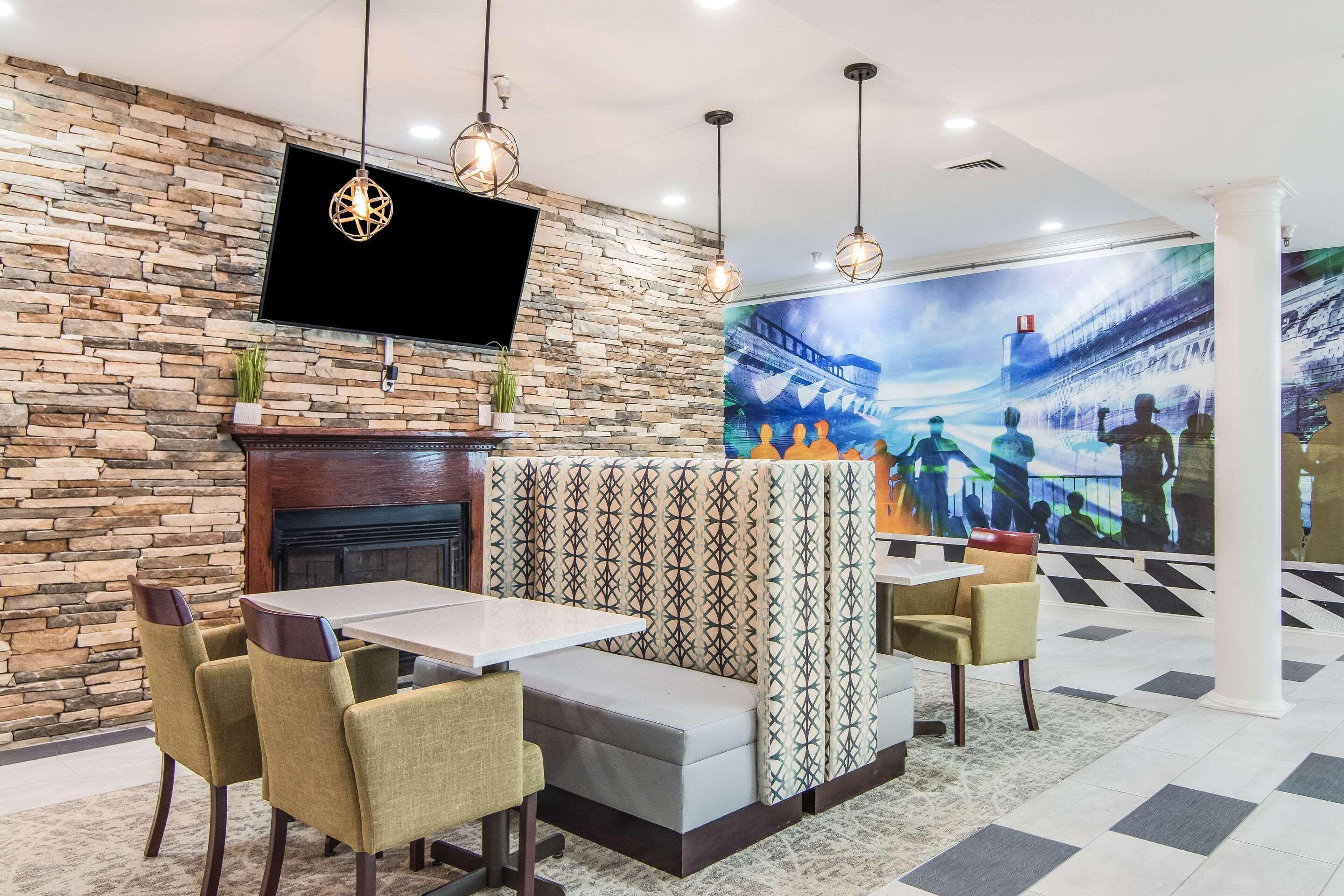 Clarion Pointe South Boston - Danville East Εξωτερικό φωτογραφία